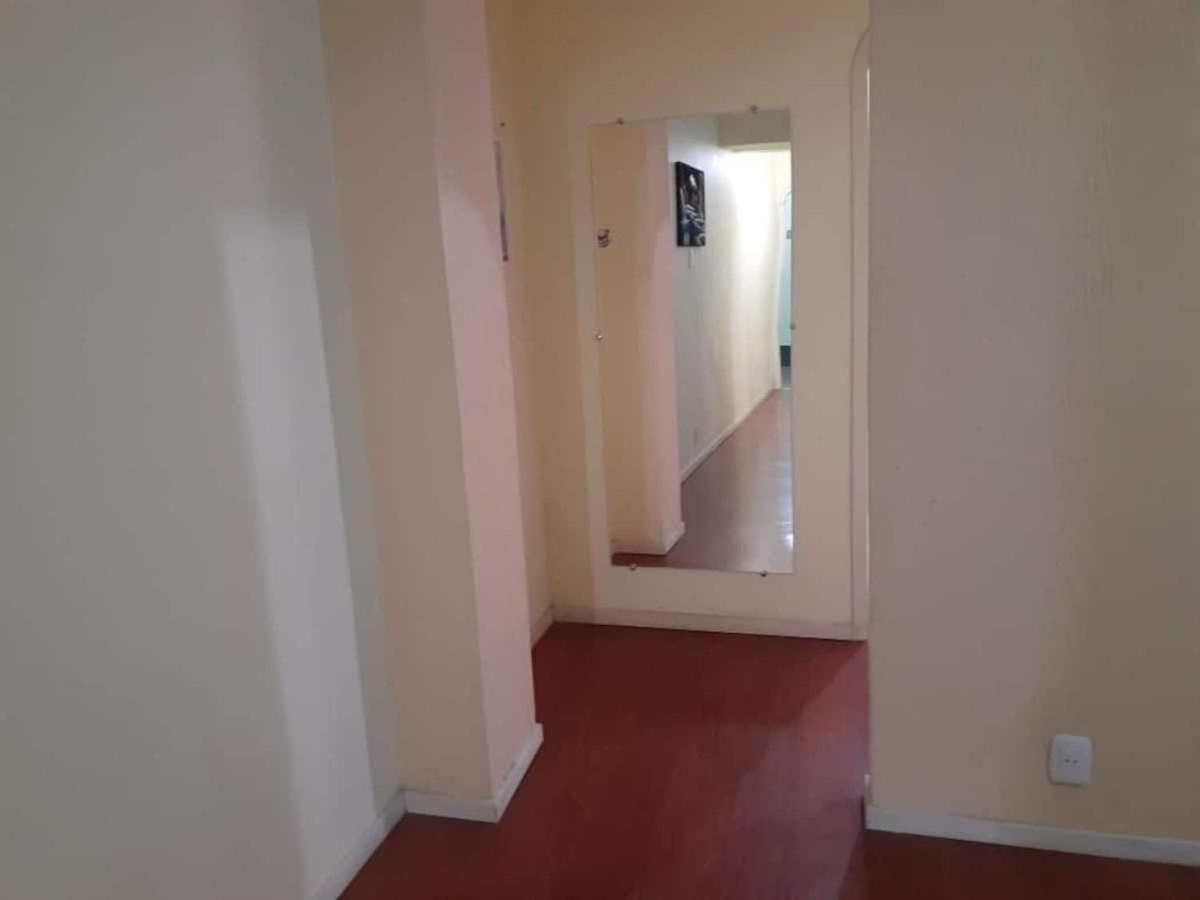 Ape Agradavel A 50 M Piscinas De